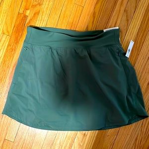 Old Navy strechtech Athleisure army green skort NWT M